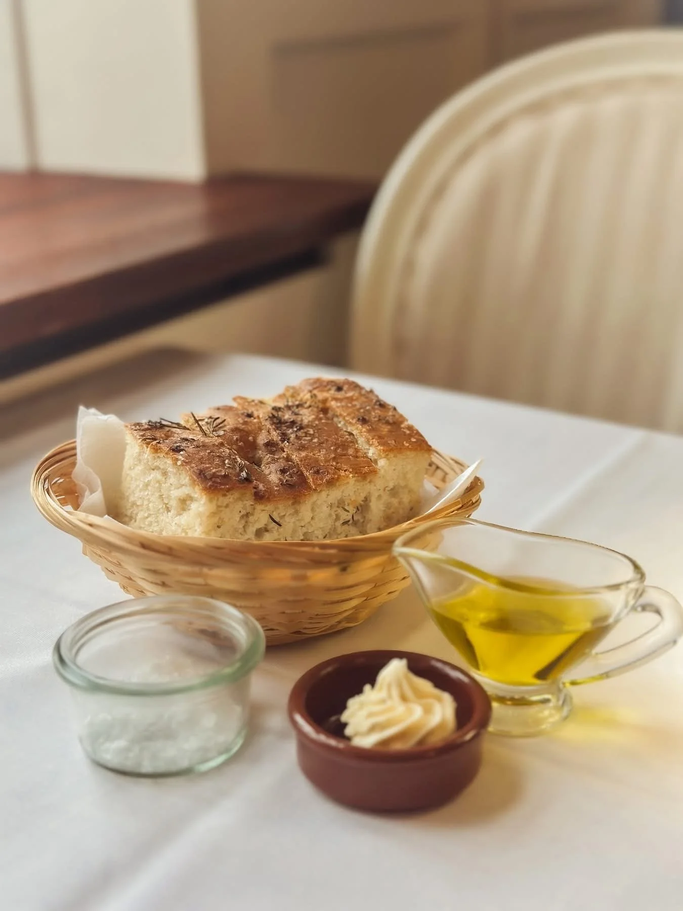 🥂✨ Nyt&aring;rsmenu ud af huset fra Det Bl&aring; Tog ✨🥂

Lad os st&aring; for maden, mens du nyder &aring;rets sidste aften i godt selskab.
 Vores k&oslash;kkenchef har skabt en uds&oslash;gt 3 retters nyt&aring;rsmenu, s&aring; du kan fejre nyt&a