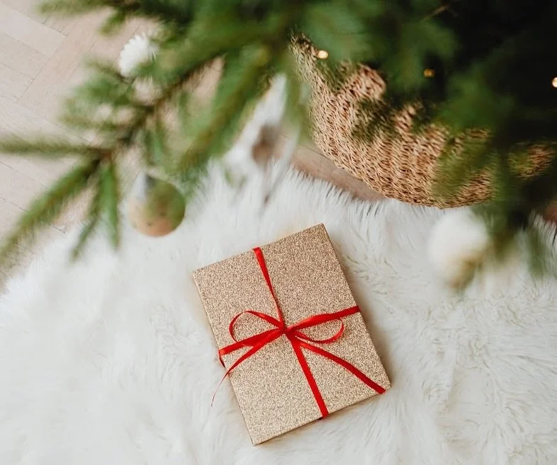 🎄 Giv et gavekort til restaurant Det Bl&aring; Tog i julegave 🚂✨

Overrask dine n&aelig;rmeste med en julegave, der skaber gl&aelig;de og giver plads til hygge og gode stunder. 
Et gavekort til Det Bl&aring; Tog er den perfekte julegave til dem, de