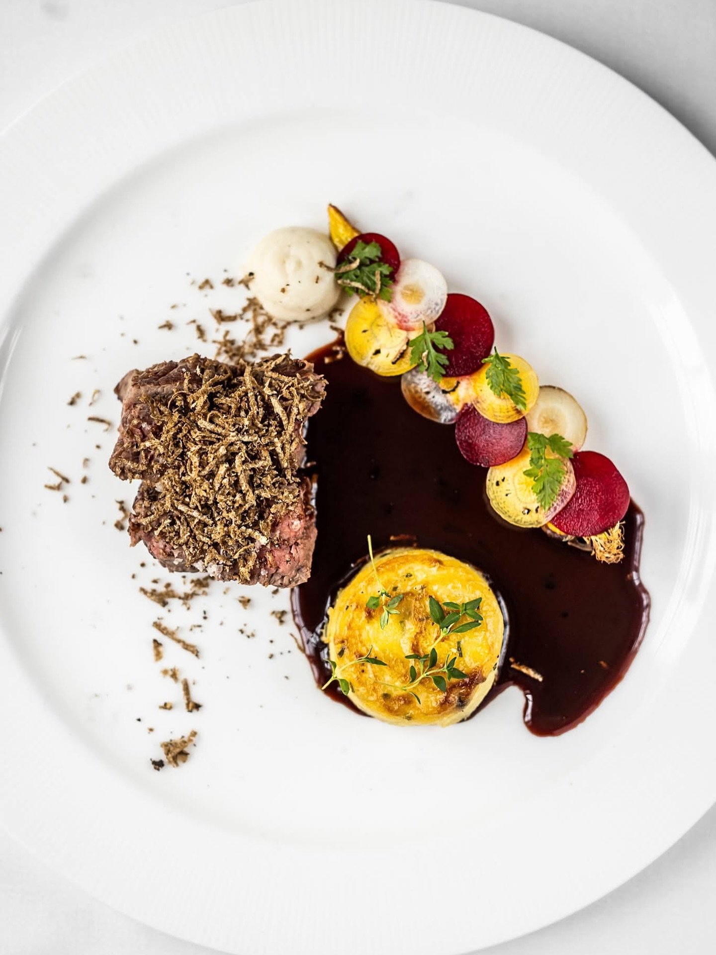 Esben og Suzette har samlet de bedste smage fra vores restaurantkoncepter og sammensat en l&aelig;kker 3 retters nyt&aring;rsmenu. Bestil din nyt&aring;rsmenu ud af huset og nyd &aring;rets sidste aften med god mad fra Det Bl&aring; Tog 😊🚂

Menuen 