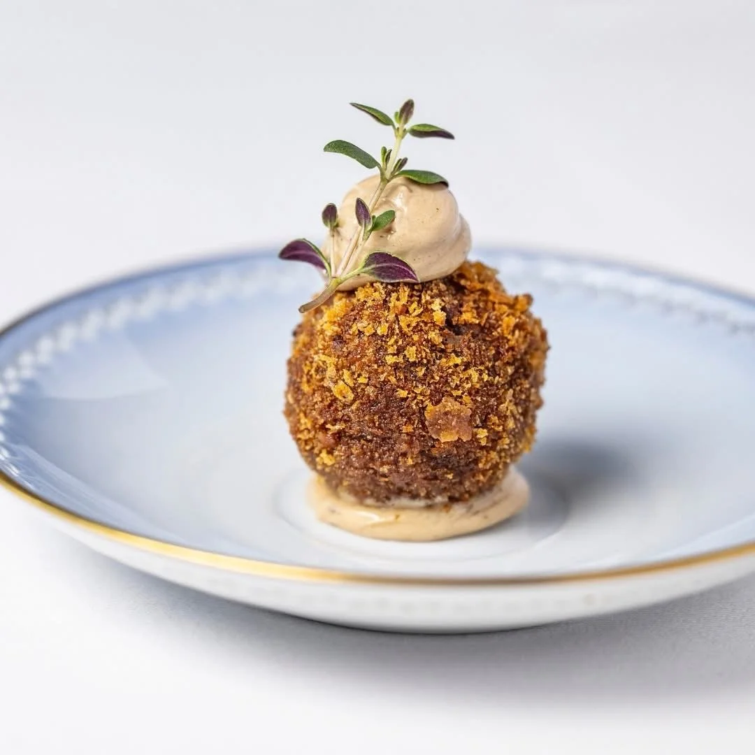 Dining Week er tilbage! 🍽✨

Fra d. 6. til og med d. 15. februar deltager vi igen i Dining Week, og vi gl&aelig;der os til at byde jer velkommen til en sk&oslash;n oplevelse med franske smagsoplevelser.

Nyd en eksklusiv 5-retters menu til kun 350 kr