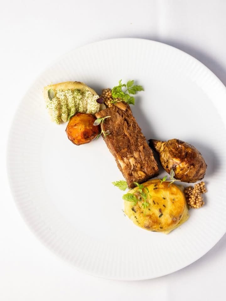 💖✨ Overrask din Valentine med en uforglemmelig oplevelse! ✨💖

Valentinsdag falder i slutningen af Dining Week, og hvad er bedre end at fejre k&aelig;rligheden med god mad i smukke omgivelser?

Du kan v&aelig;lge imellem:

Dining Week: 5 serveringer