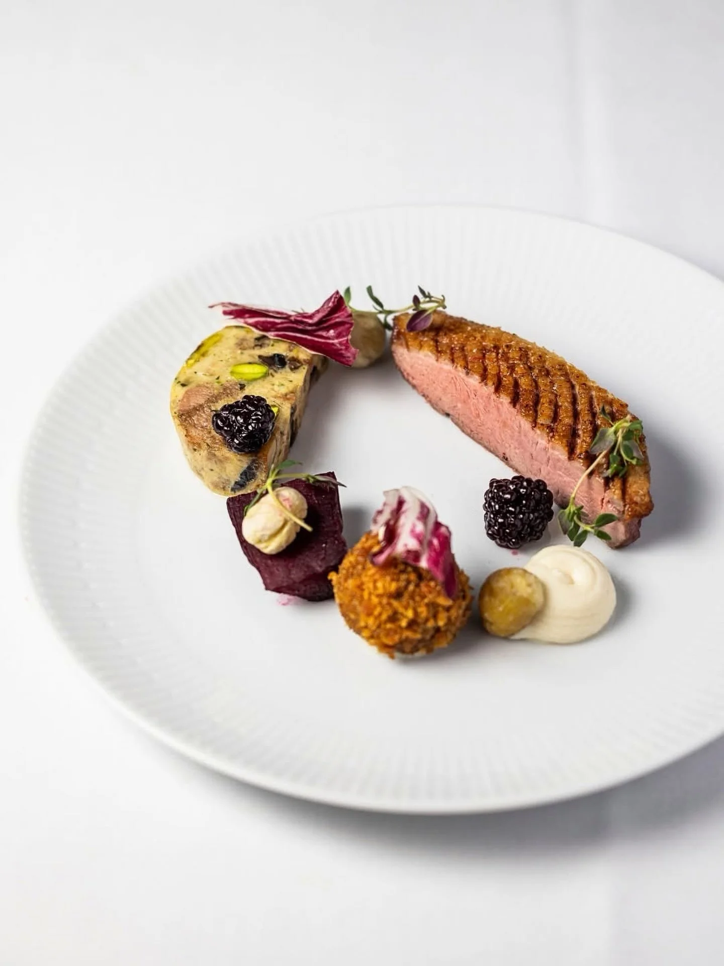 Dining Week forts&aelig;tter og du kan stadig v&aelig;re med!

Vi k&oslash;rer til og med 15. februar og byder stadig p&aring; l&aelig;kre smagsoplevelser i Det Bl&aring; Tog 🇫🇷

Nyd vores menu b&aring;de til frokost og middag  til kun 350kr for 5 