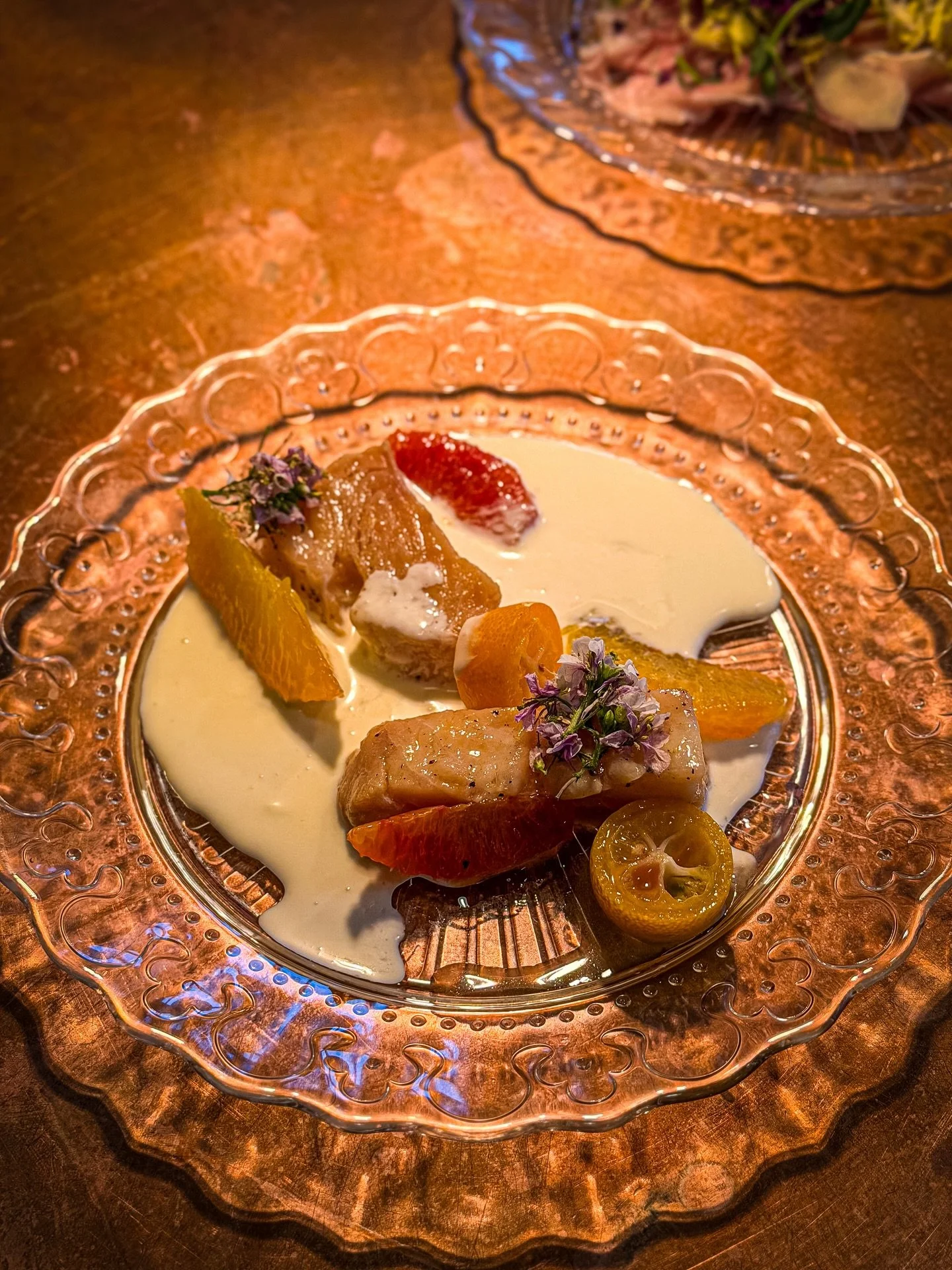 Hver onsdag p&aring; Det Bl&aring; Tog! 3 retter for 350 Kr!

Nyd vores 3-retters surprise-menu:

3 retter for 350 kr.

Med vinmenu: 550 kr.

Med saftmenu: 500 kr.

Midt p&aring; ugen- en smagsoplevelse du ikke vil g&aring; glip af. ✨

Reserver dit b