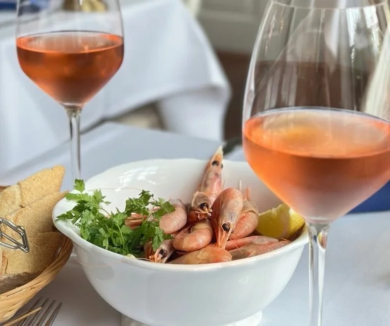 Temaaften: Mens vi venter p&aring; for&aring;ret 🌿

📅 10. april kl. 18.00

or&aring;ret banker p&aring;, og vi inviterer til en hyggelig aften fyldt med smagsoplevelser og godt selskab. Lad dig fork&aelig;le med en menu, der hylder s&aelig;sonens r