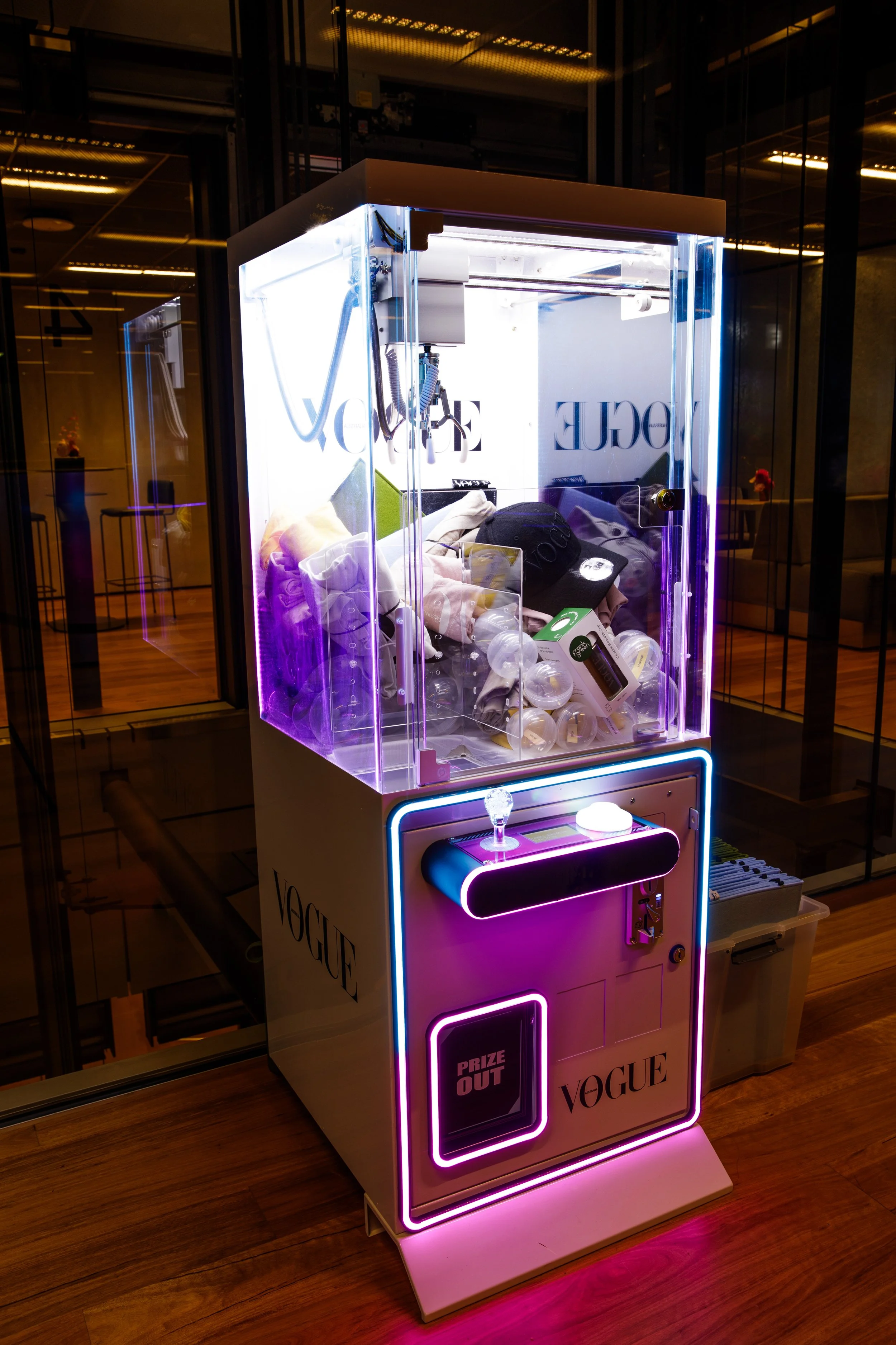 Medium Claw Machine Vogue 3.jpg