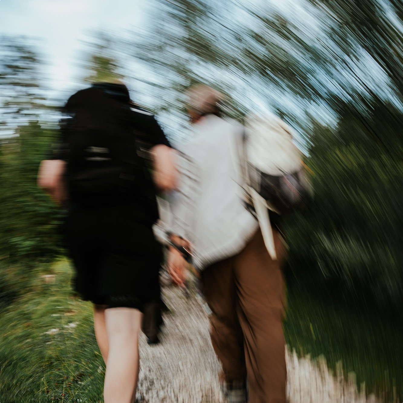 everyseason-events-group-hike-tohigherground-03.jpg