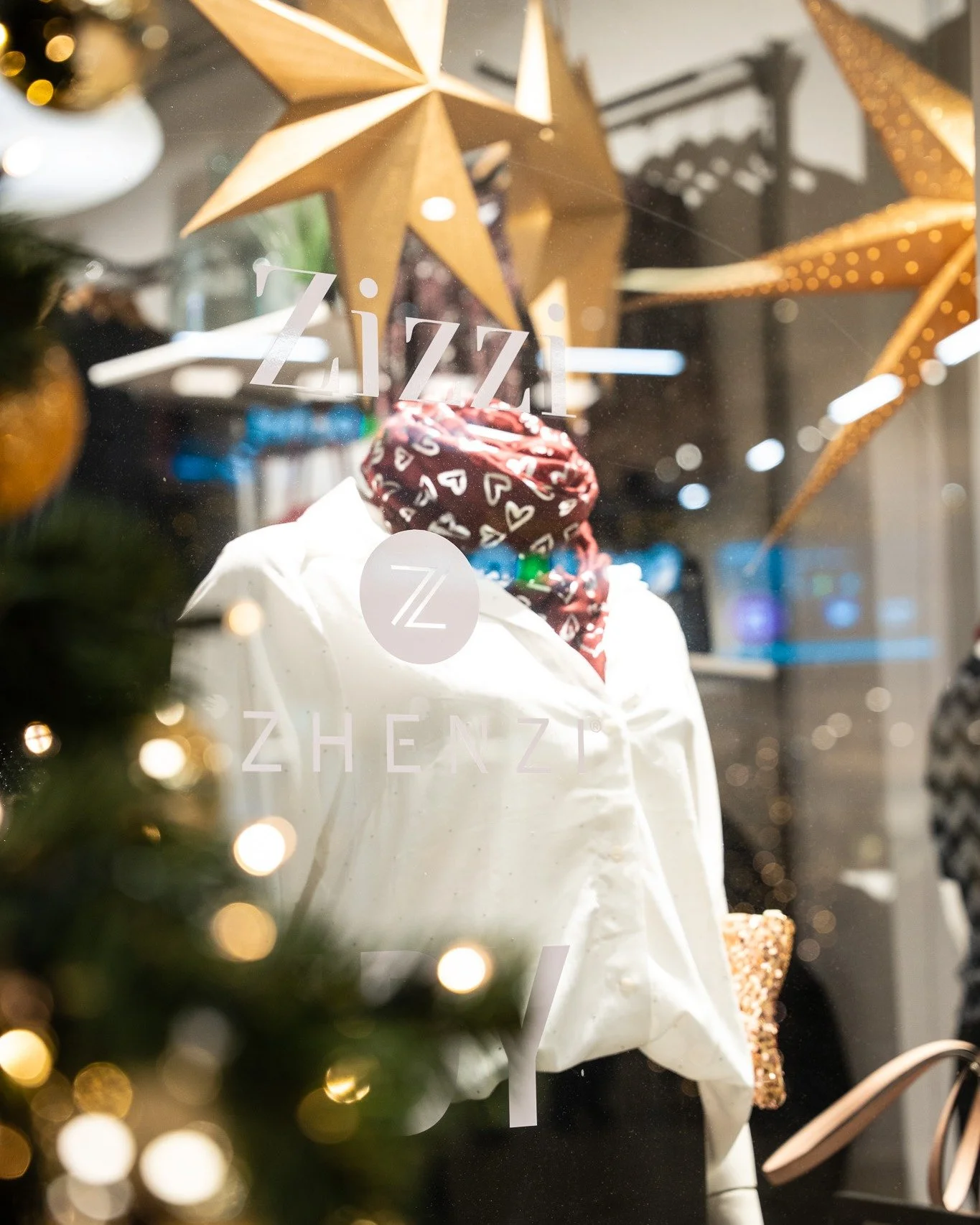 🎄✨ Julestemningen er her p&aring; Trekanten!

@statementbodo bugner av flotte kl&aelig;r &ndash; perfekt til b&aring;de hverdag og fest 😍

&Aring;pningstider (Statement):

Mandag&ndash;fredag: 09&ndash;20
L&oslash;rdag: 09&ndash;18

Velkommen! 🛍️?