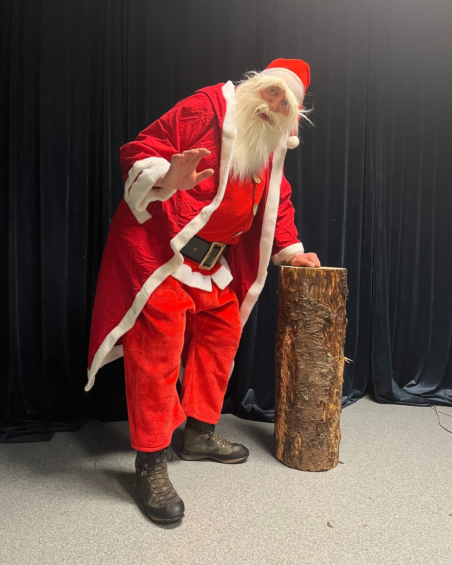 🎄✨ S&oslash;ndags&aring;pent + bes&oslash;k av julenissen! ✨🎅

Denne s&oslash;ndagen holder vi s&oslash;ndags&aring;pent, og midt i julemagien f&aring;r vi storfint bes&oslash;k &ndash; selveste julenissen kommer!

📅 S&oslash;ndag 7. desember
🕒 k