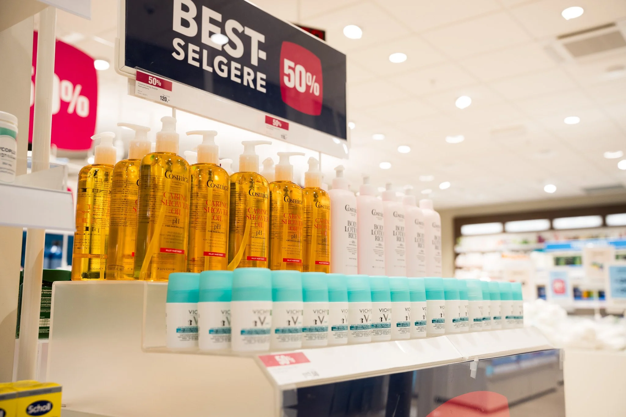 🌸 Morsdagstips 🌸 

Hos @apotek1.trekantenbodo finner du velduftende deodoranter, pleiende oljer og andre egenpleieprodukter som passer perfekt som en oppmerksomhet til mamma 😍 

Ta turen innom og la deg inspirere ✨ 

&Aring;pningstider Apotek 1: 
