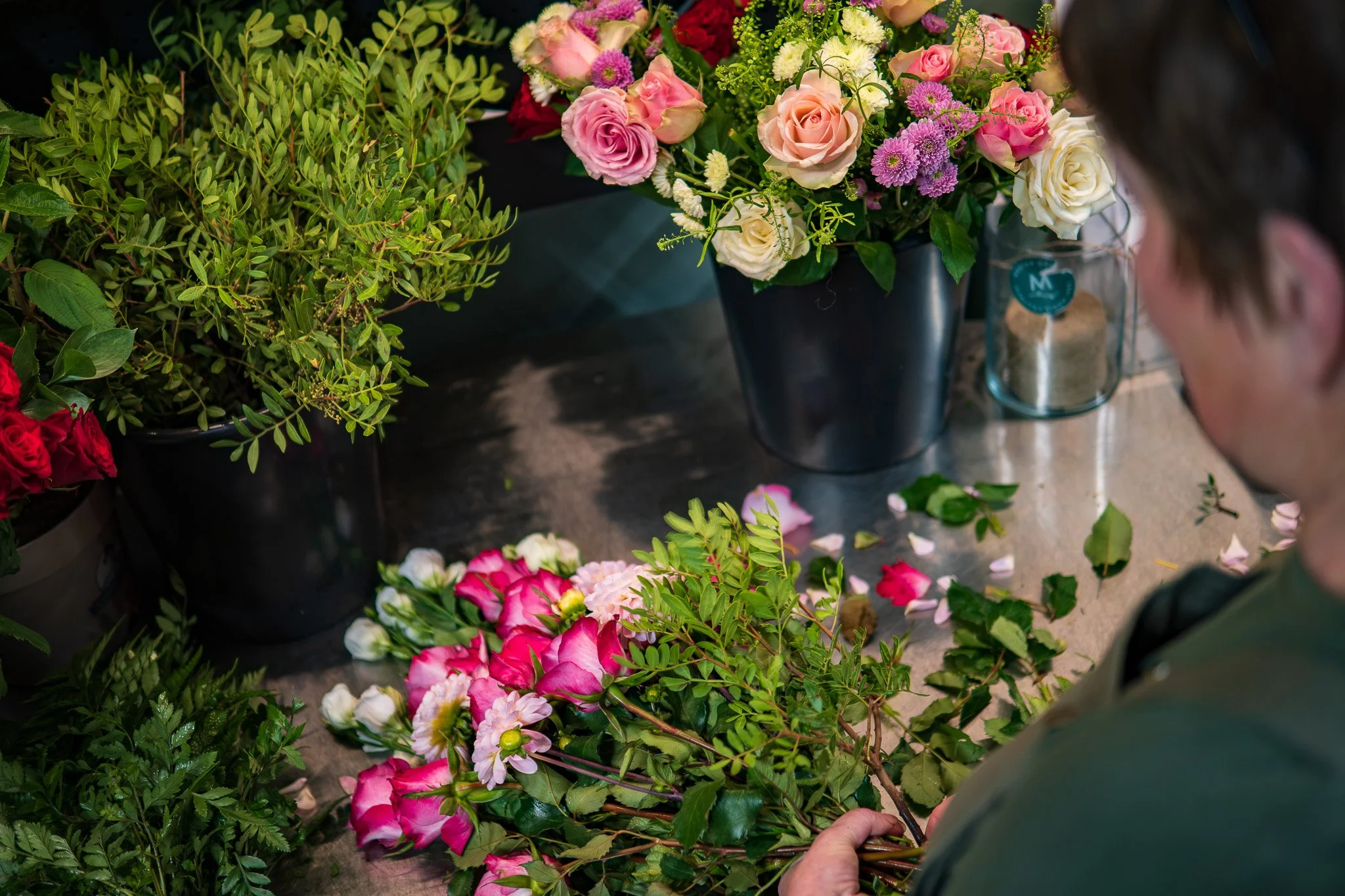 Produksjon av blomsterbukett hos Mester Grønn Trekanten