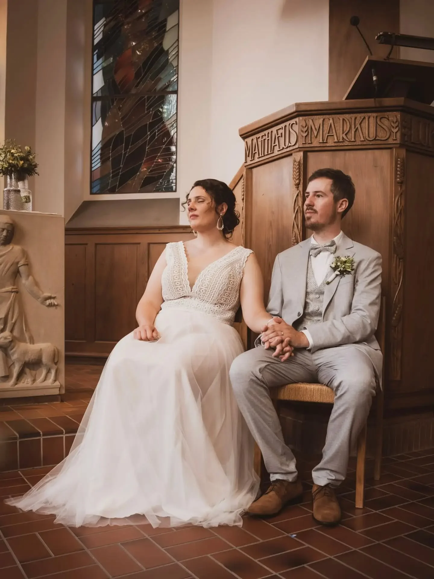 Listen to the music playing just for you🤎💭

#ceremony #weddingphotography #bridedress