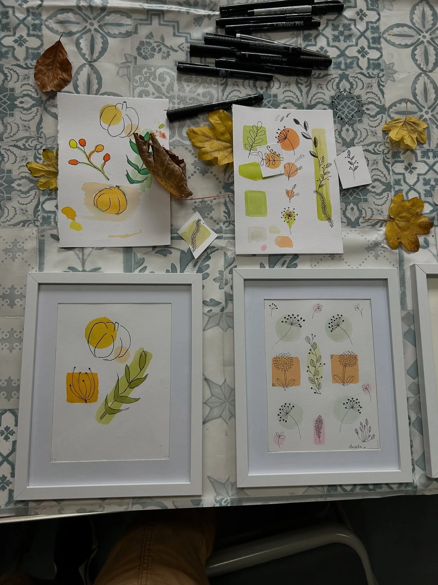 I am off this week, half term week. On the weekend I will be running a workshop @the.yarn.bug on Saturday 1st November 2-4.30 

A couple of spaces available. Look on the yarn bug website or my website www.jennistonedesigns.co.uk for this festive wate