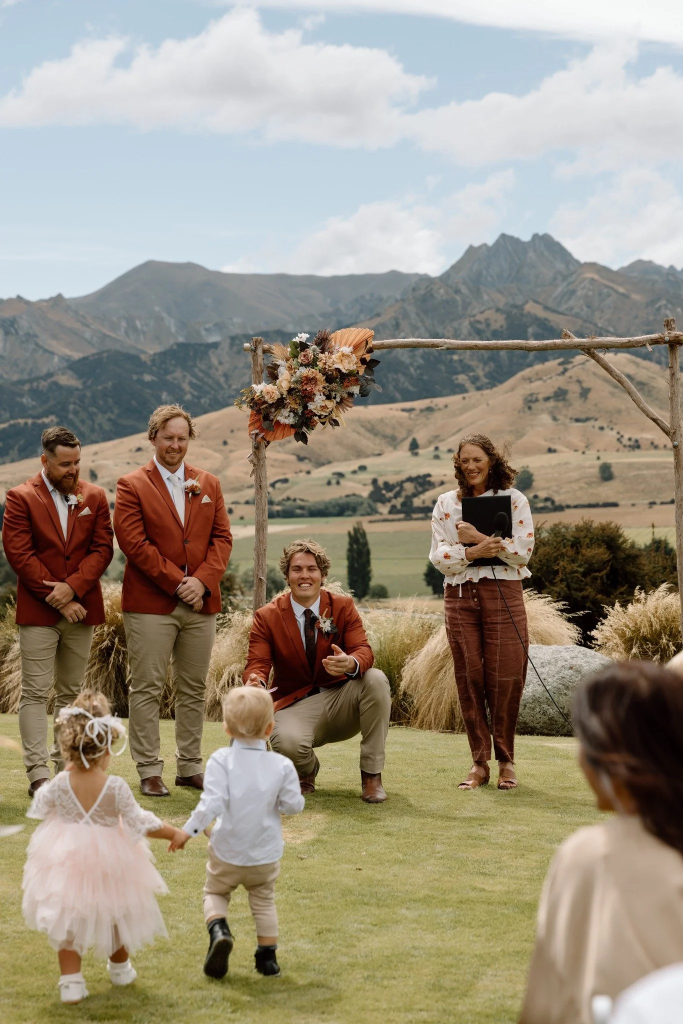 The little ones Teleah and George Lookout Lodge.jpg