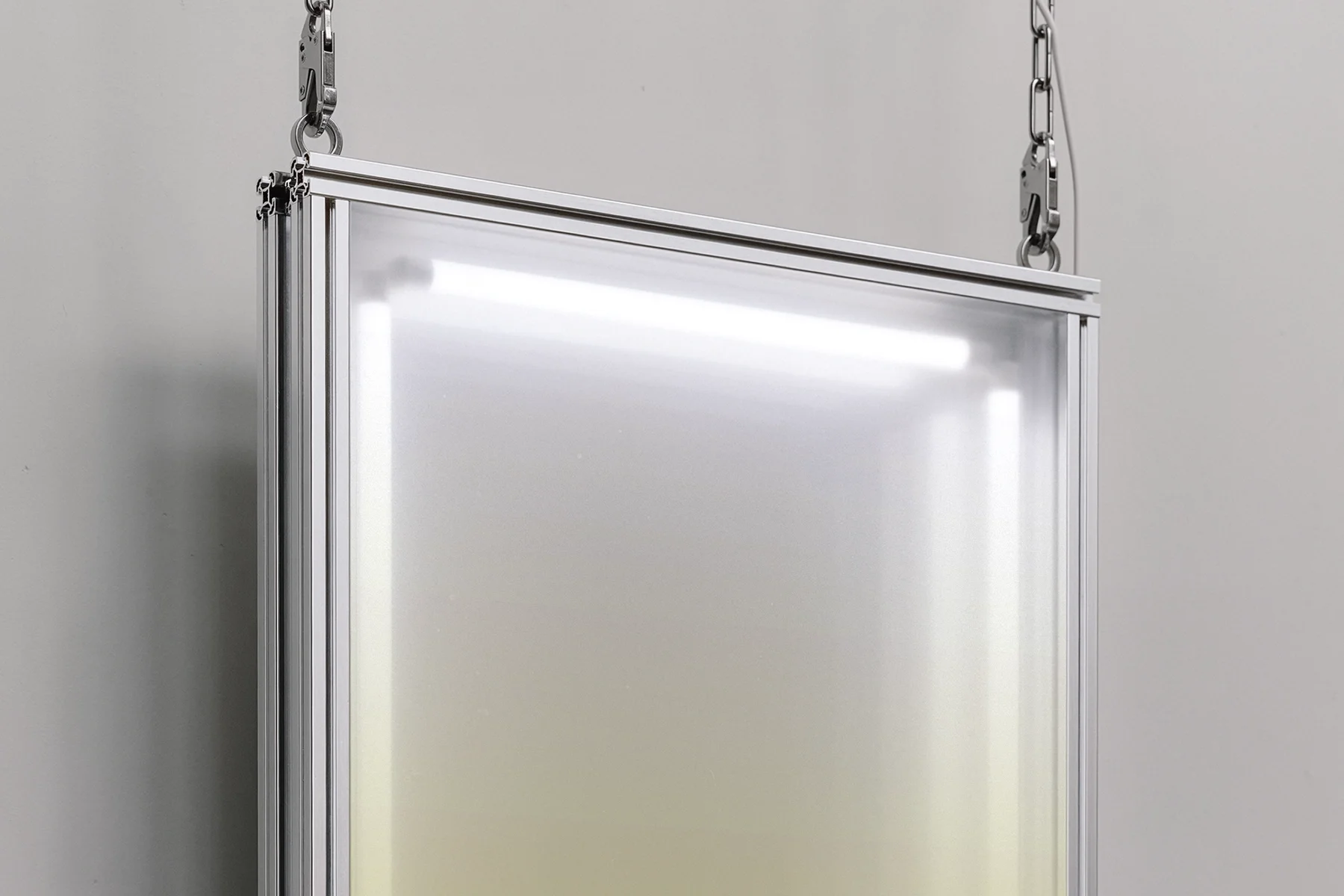 Advertising_Lightbox_2 3.webp