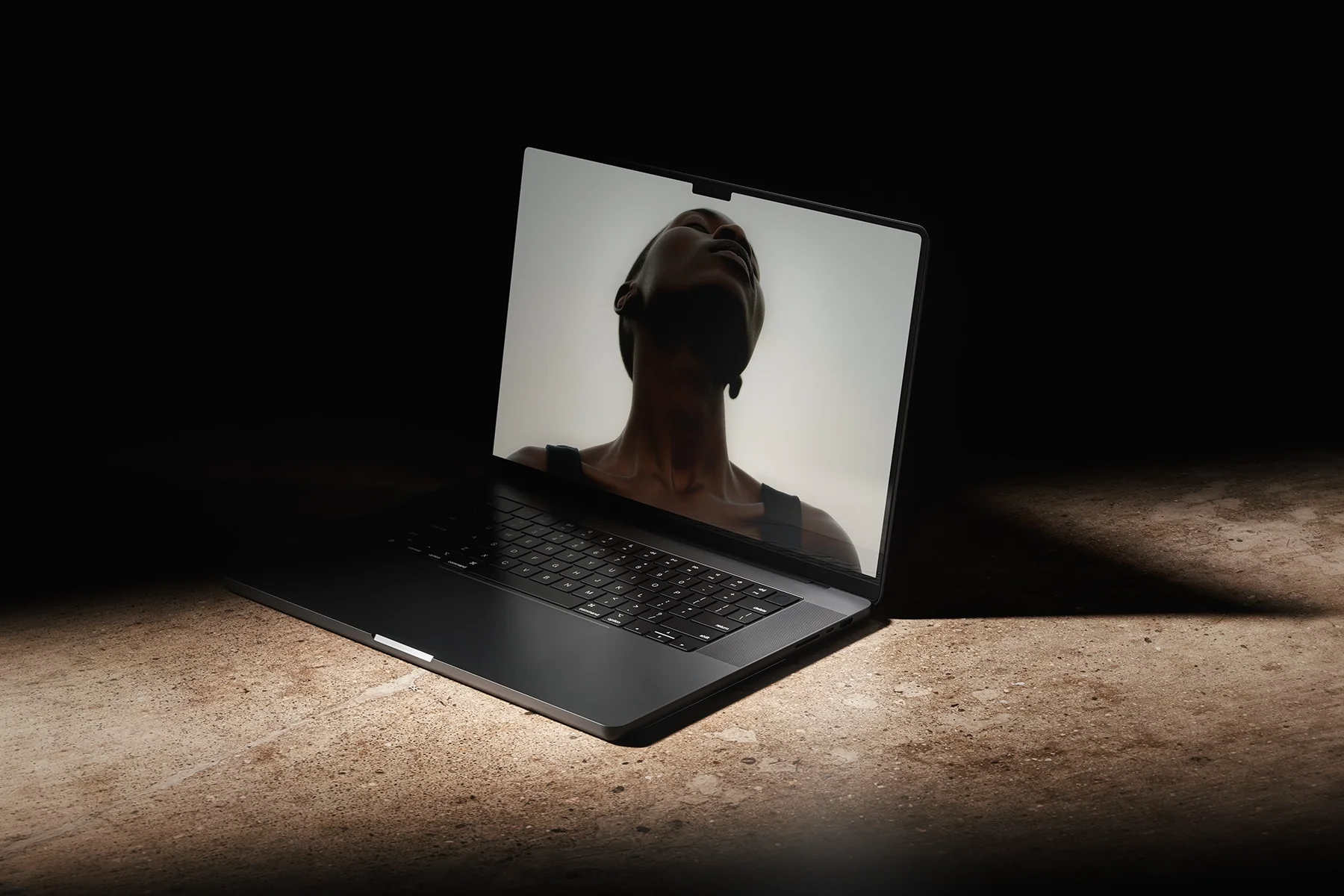 MacBook_Pro_28 2.webp