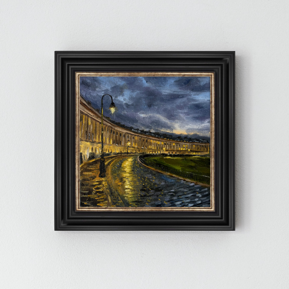 The+royal+crescent+at+dusk+in+frame.png