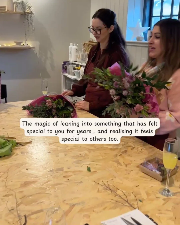 This is what Flower Club is all about 🫶

Flowers, conversation and a couple of hours to slow down and make something beautiful.

Next up is a Living Spring Wreath, fancy joining me? 

Sunday 22nd March
11 till 1
Brigstock, Northants

Tracey 🌱🌼