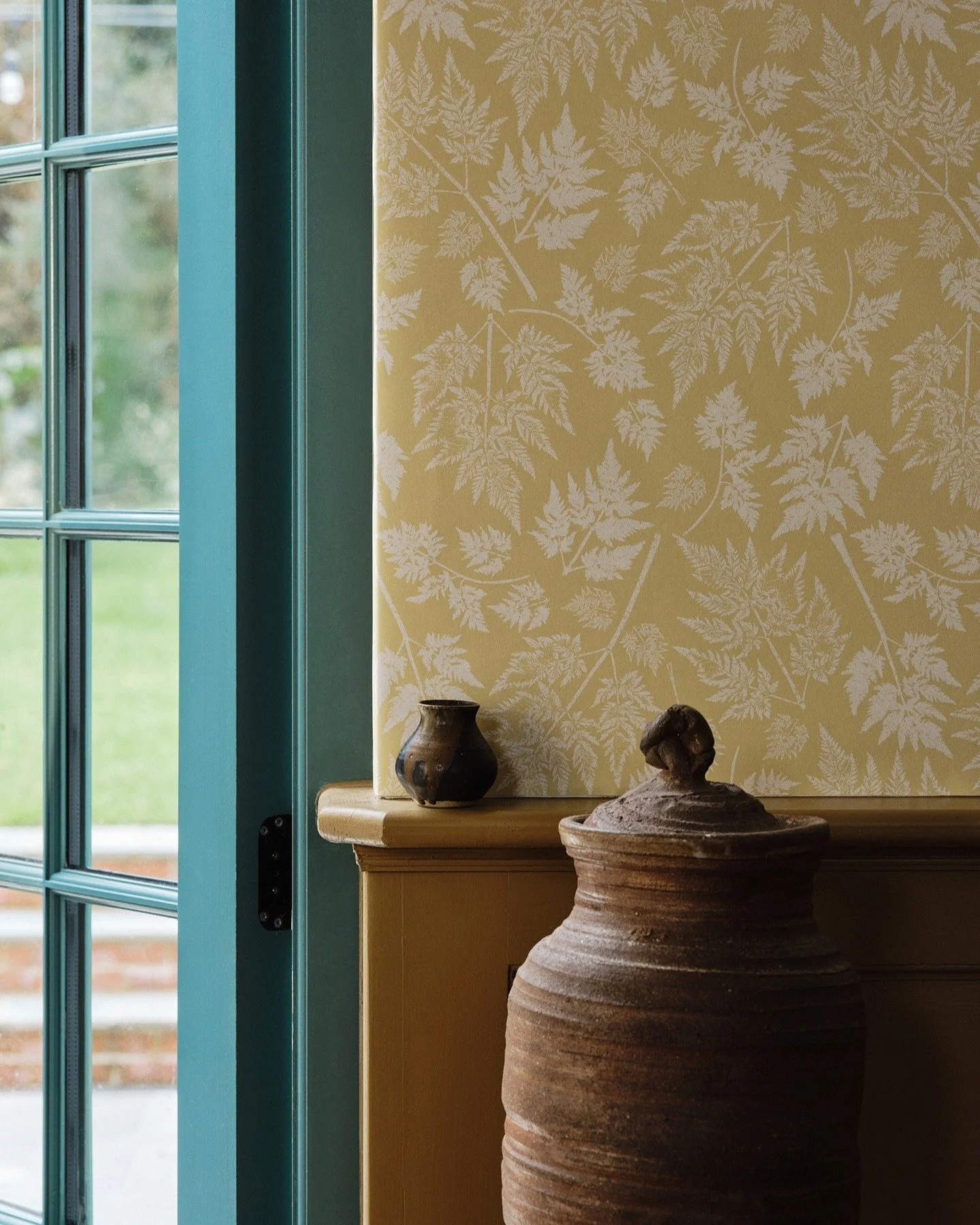 Early Elder

Seen here in the Parsley design, Early Elder brings a soft grounding to any space - blending with texture, colour, and surrounding materials. A natural presence that settles easily.

Part of the Apothecary collection 🌿

Photography: @_b