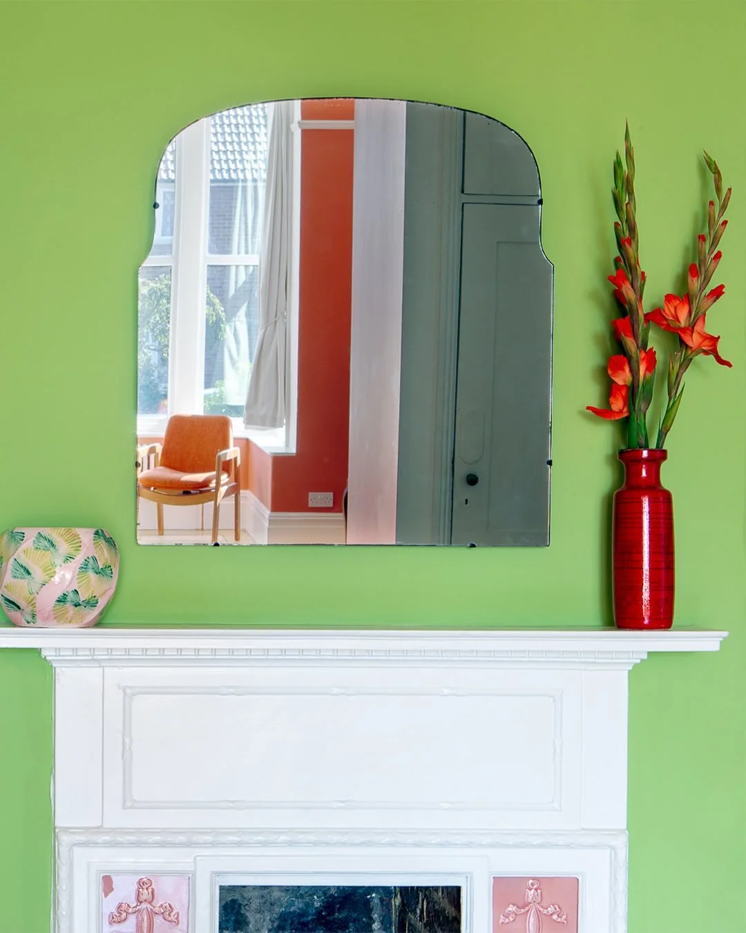 A favourite project of mine, captured on a particularly beautiful day and a reminder that colour changes how a room feels far more than people expect.

A south-facing room that carries light generously throughout the day. The lively green responds be