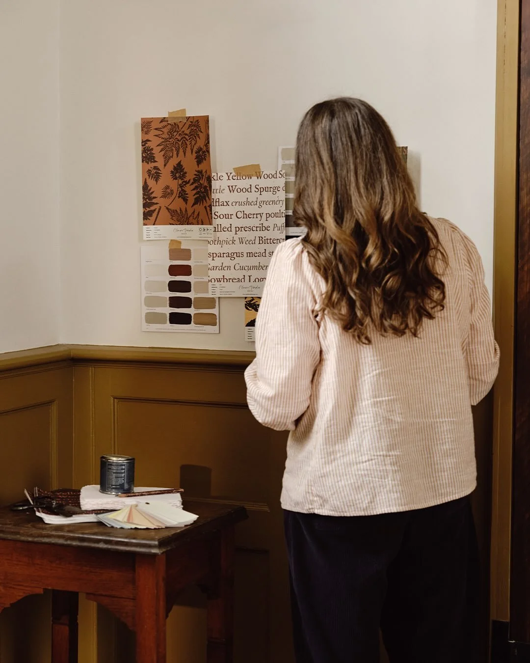 I&rsquo;m Claire - a Margate-based wallpaper and interior designer creating grounded interiors that grow with your home.

My work focuses on homes that reflect the character and lives of the people within them, guided by the ethos Inspired by nature,