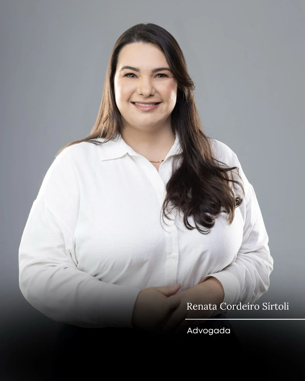 Apresentamos Renata Cordeiro Sirtoli, advogada que une uma impressionante bagagem acad&ecirc;mica a uma s&oacute;lida trajet&oacute;ria profissional.

Sua vis&atilde;o ampla e estrat&eacute;gica foi constru&iacute;da atuando em cargos de destaque, co