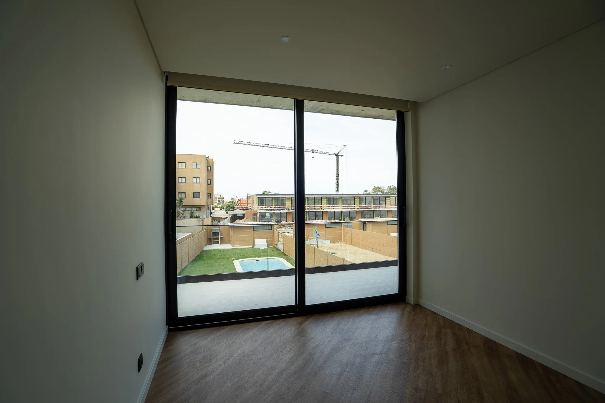 Janelas amplas: mais luz natural sem comprometer o conforto térmico