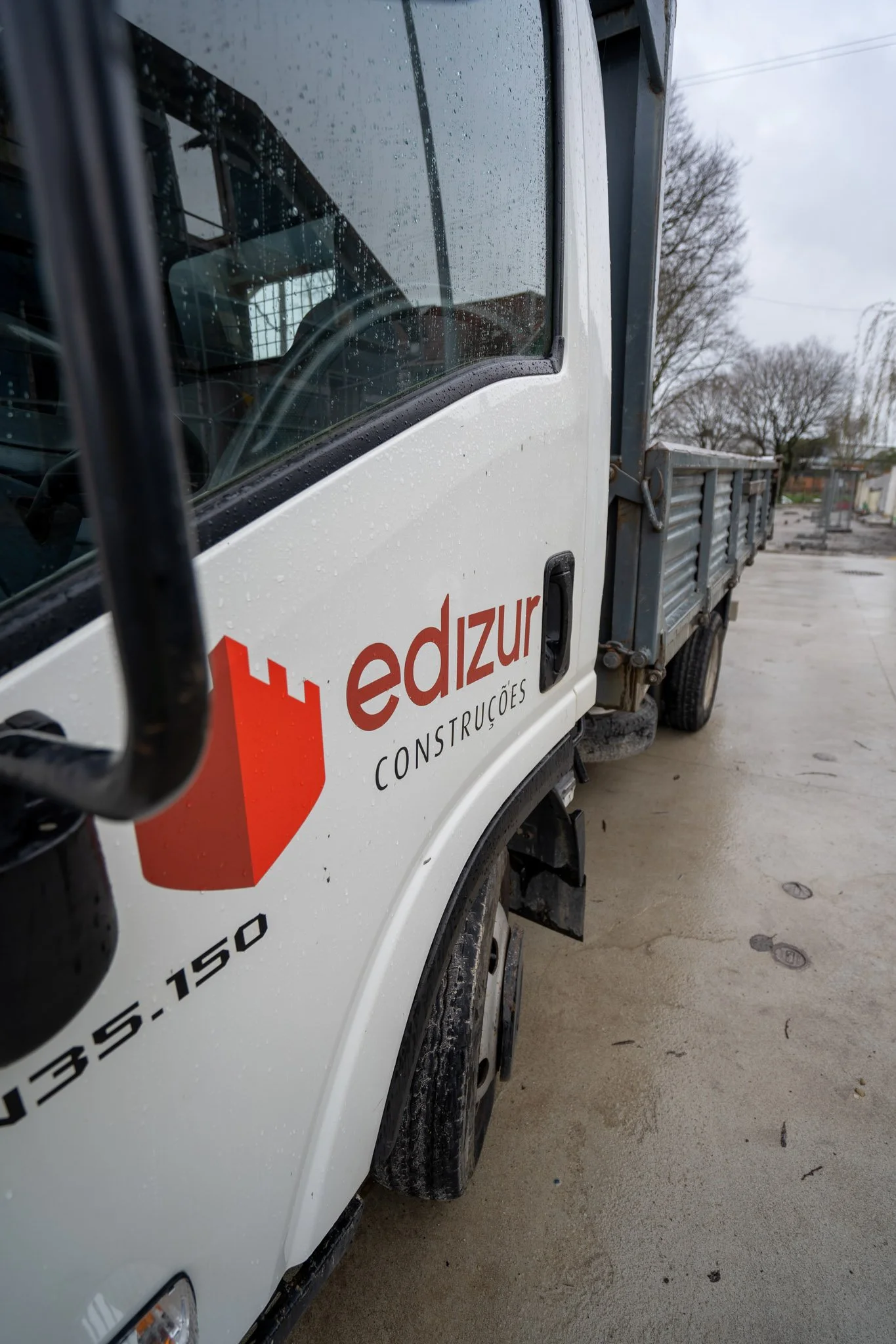 Veículo corporativo com logotipo da Edizur – promoção imobiliária e construção.