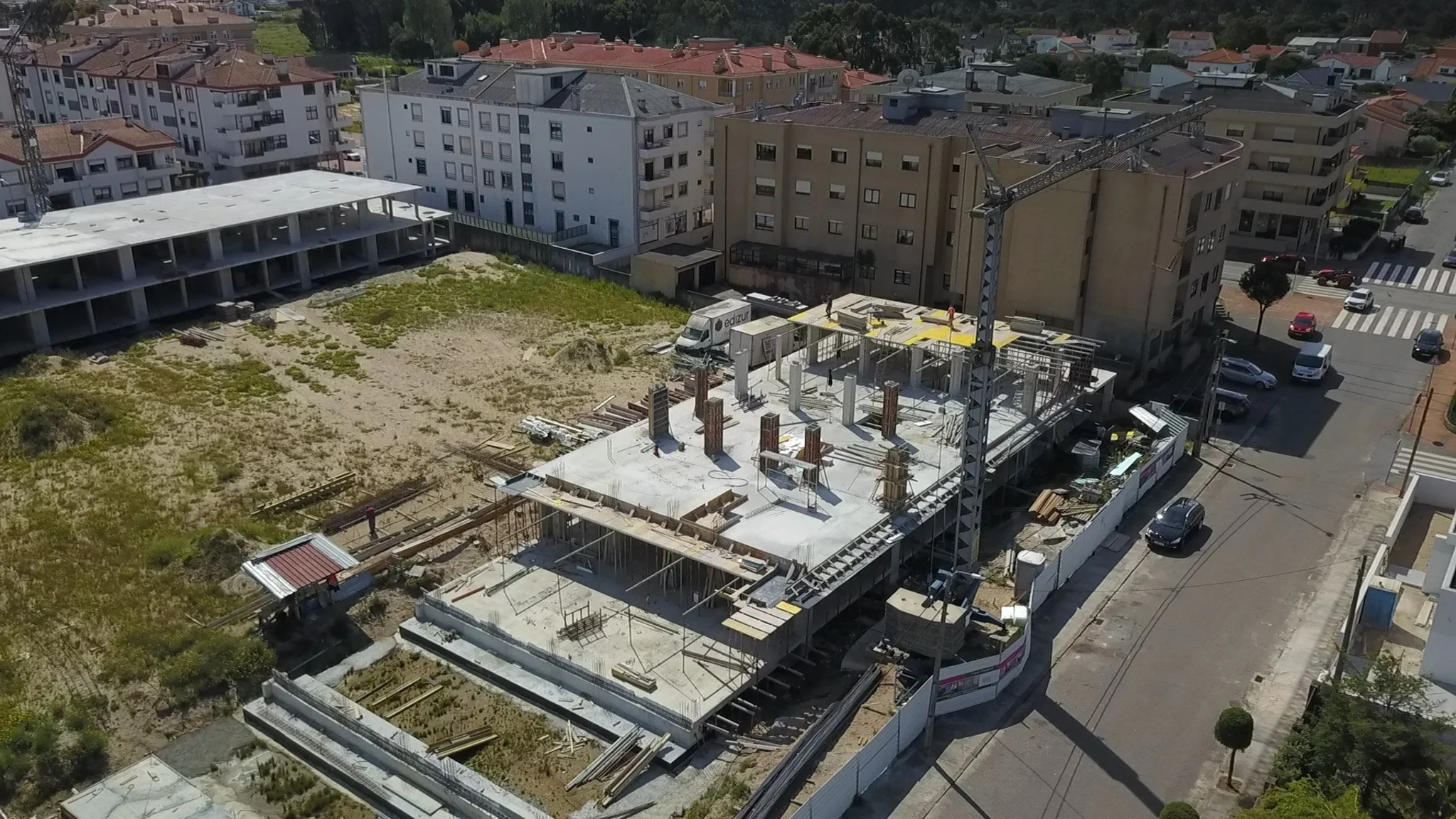 Prédio em construção – Edizur construção e promoção imobiliária.