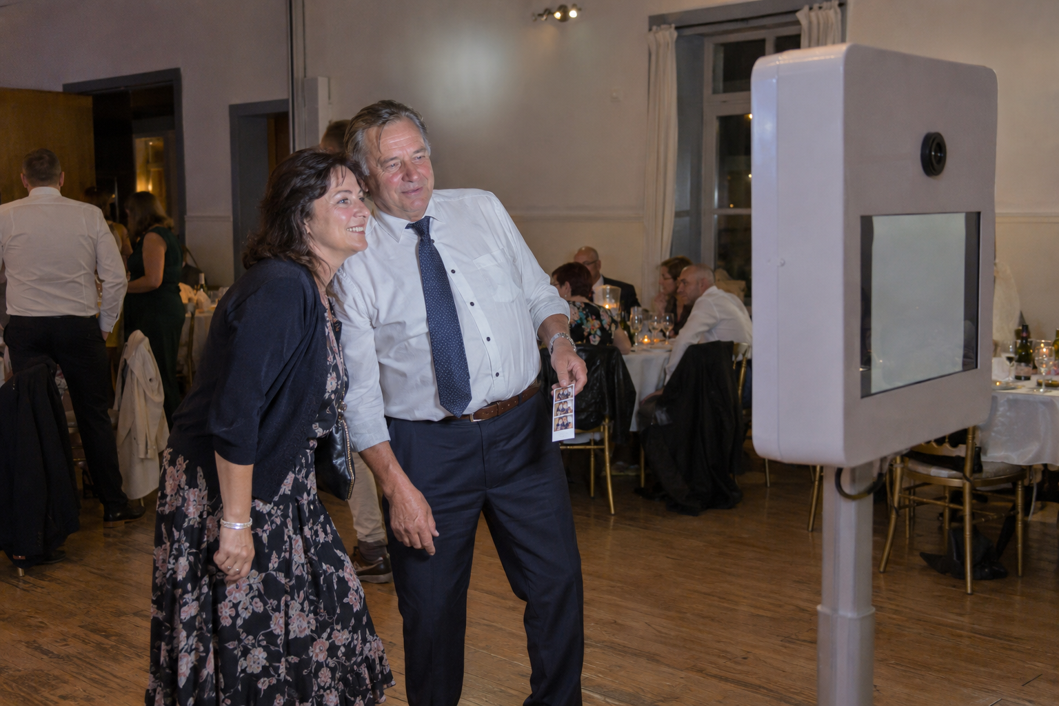 Photographe de mariage ou photomaton : faut-il vraiment choisir ?