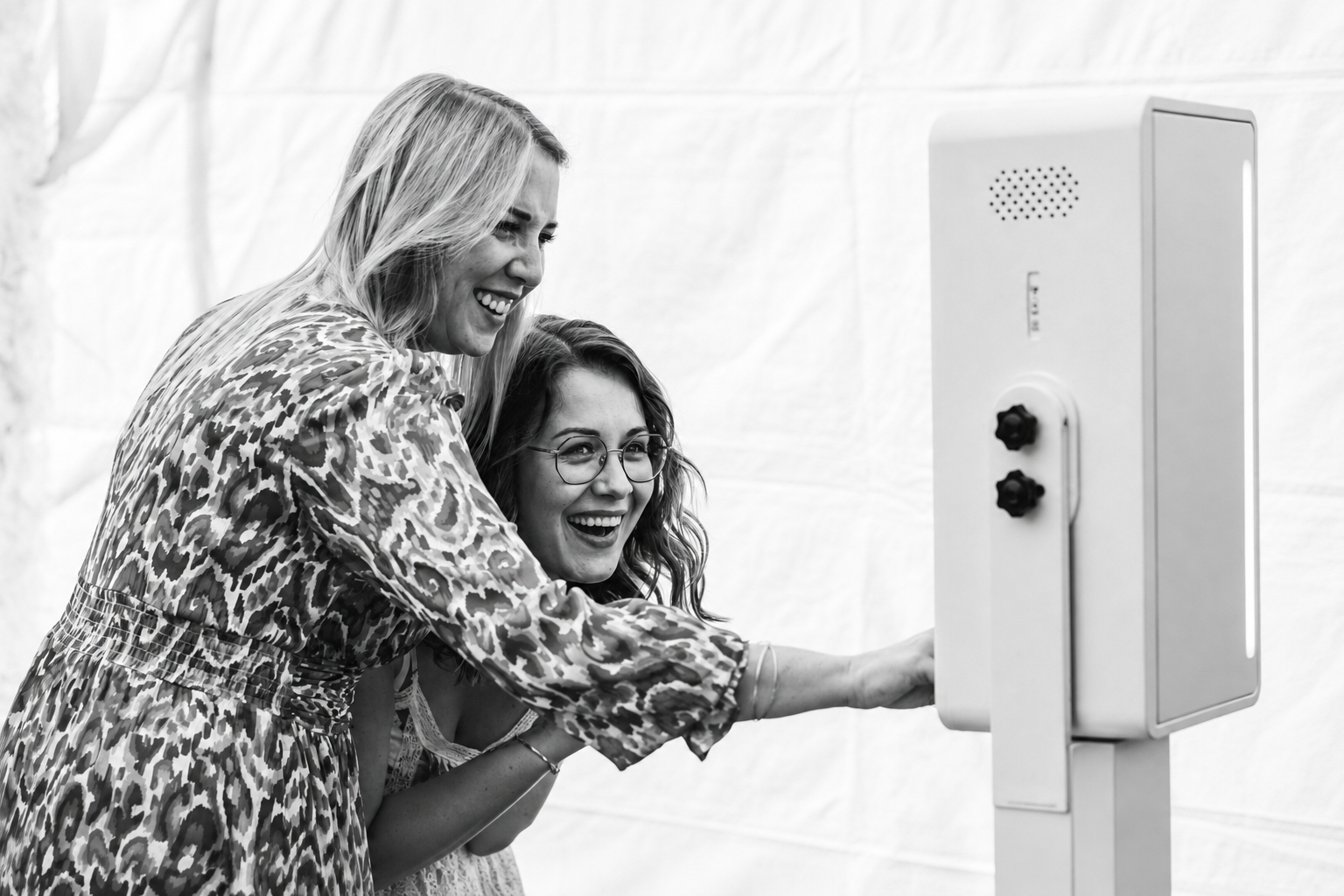 Photographe de mariage ou photomaton : faut-il vraiment choisir ?