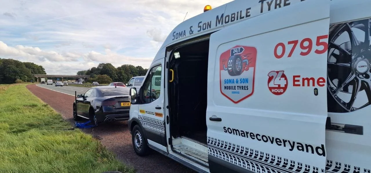 Emergency mobile tyre fitting carried out roadside
