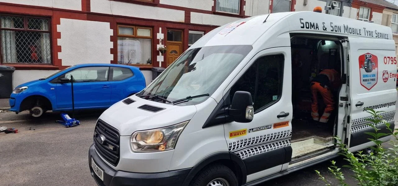 Emergency tyre fitting service arriving within 30 minutes.