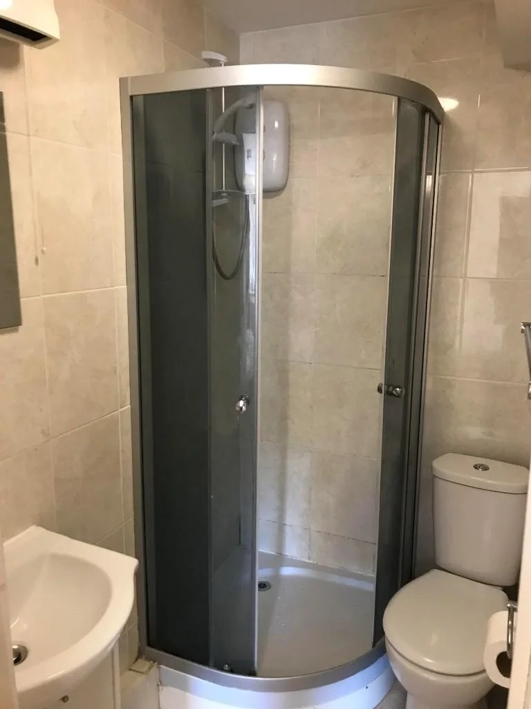 studio-flat-to-rent-portswood-road-southampton-lettings-bathroom.jpg