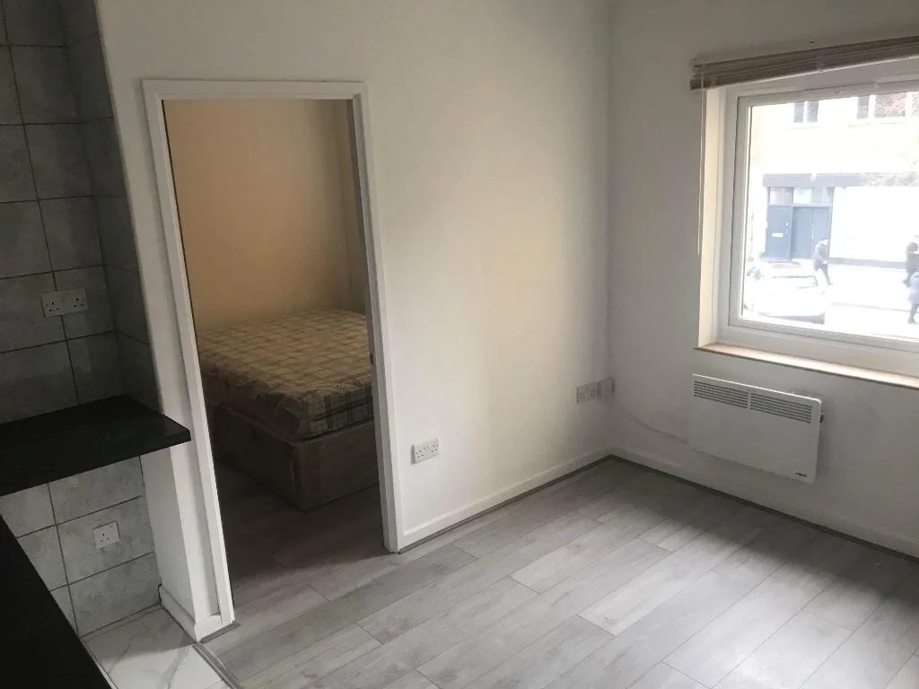 flats-to-rent-london-road-southampton-space.jpg