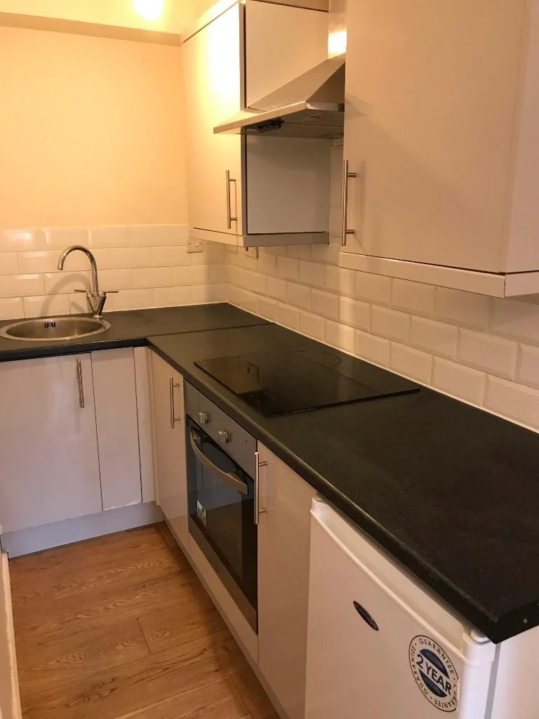 studio-flat-to-rent-portswood-road-southampton-lettings-kitchen.jpg