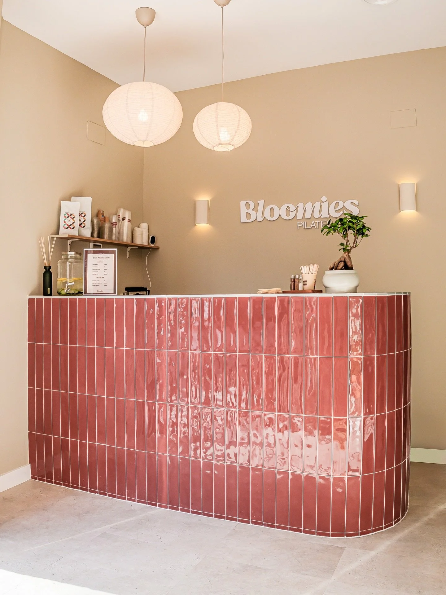 As&iacute; es Bloomies ✨
Tu estudio de Pilates en el centro de M&aacute;laga, un espacio para moverte, desconectar y cuidarte desde el primer minuto.

Reformer, Barre, Hot Pilates, Mat Pilates y Yoga.
Todas tus disciplinas favoritas en un mismo lugar
