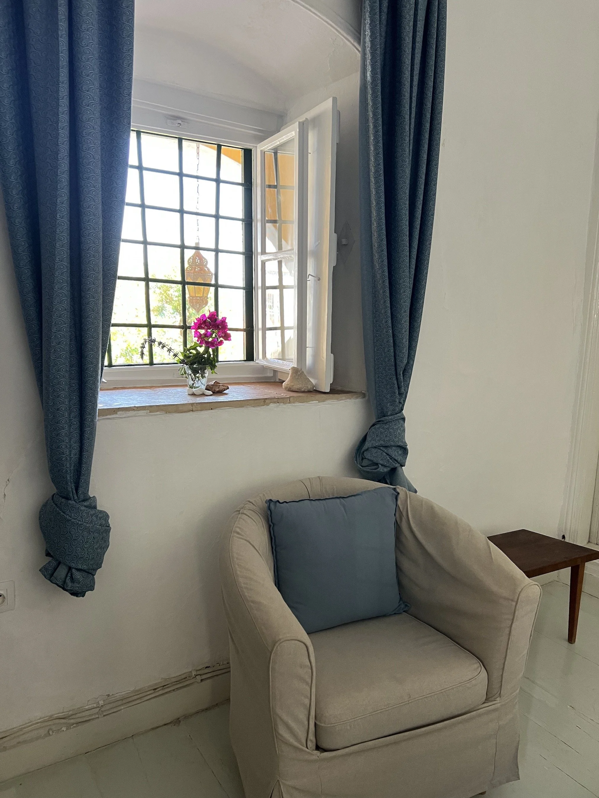 Bedroom 1 - chair.jpeg