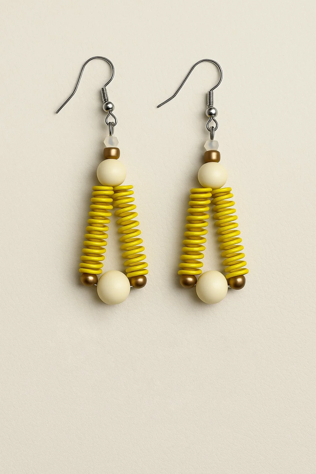 Orecchini con molle e perline.jpg