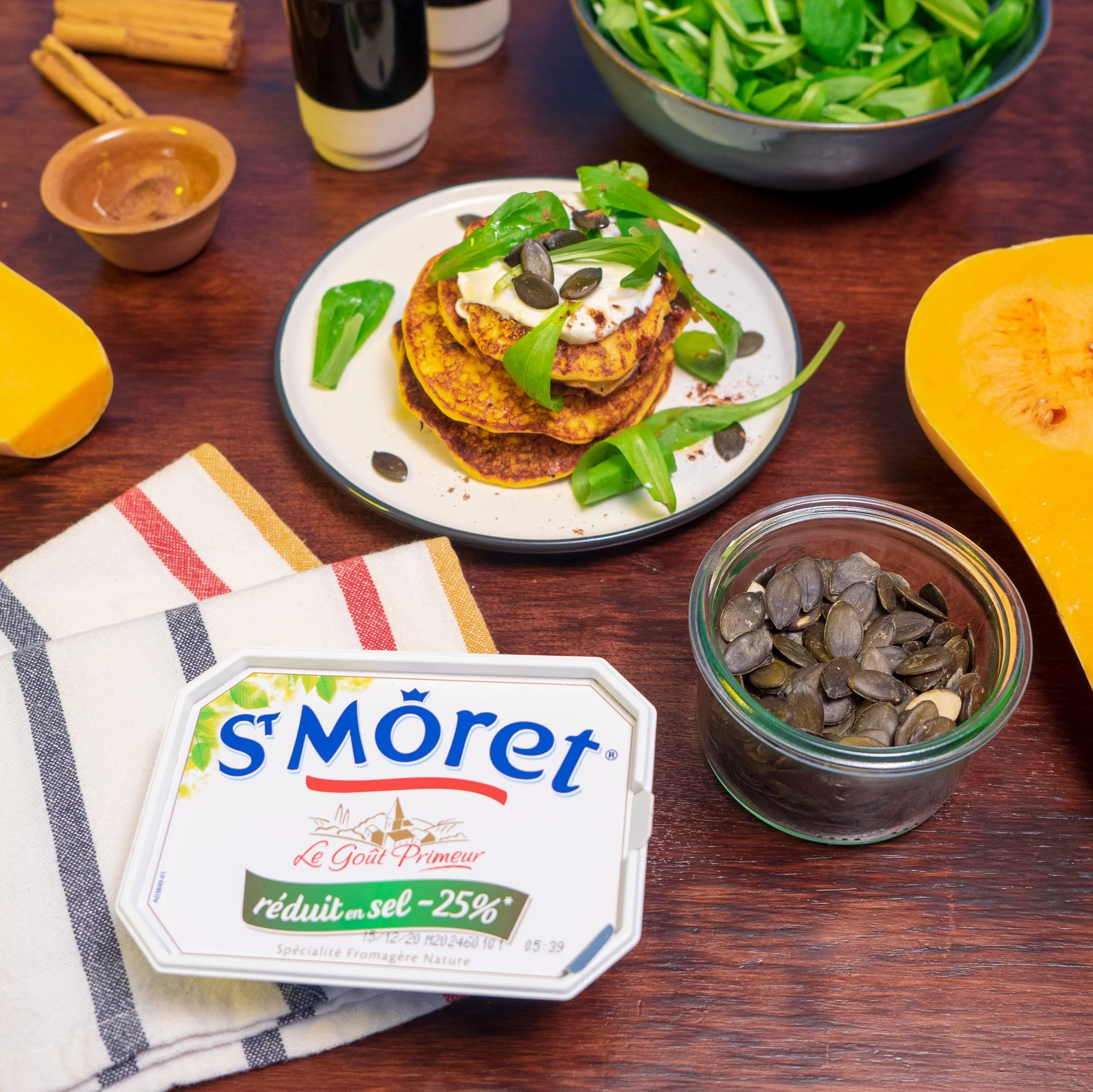 Recettes végétariennes créatives et équilibrées développées pour Saint-Moret, mettant en valeur des fromages frais dans des préparations modernes et gourmandes.