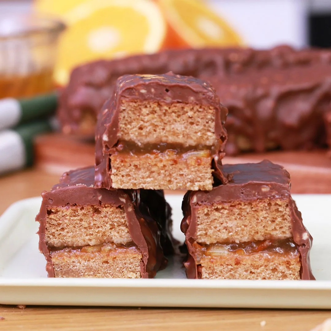 Pâtisserie raffinée au café, création exclusive pour Carte Noire, alliant l'intensité du café à une présentation élégante et gourmande.