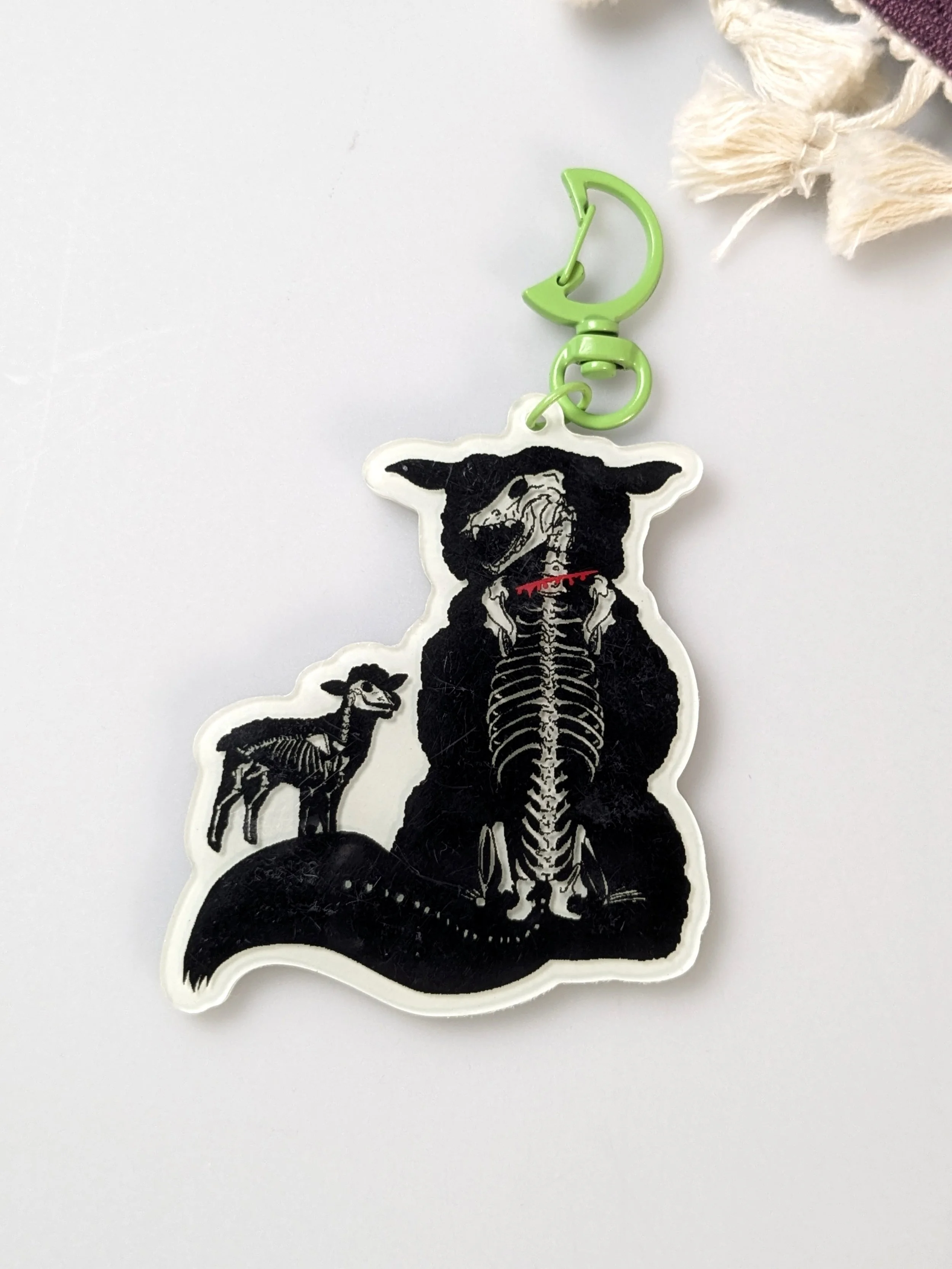 wolf keychain pic 1.jpg