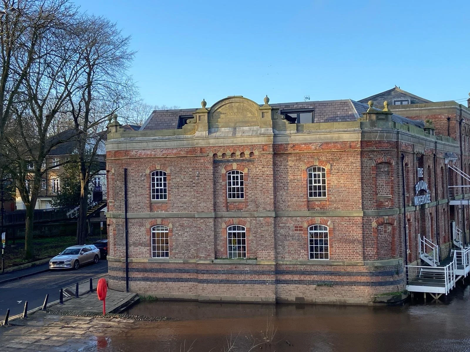 WhatsApp Image 2025-12-04 at 22.10.08_47647e30.jpg