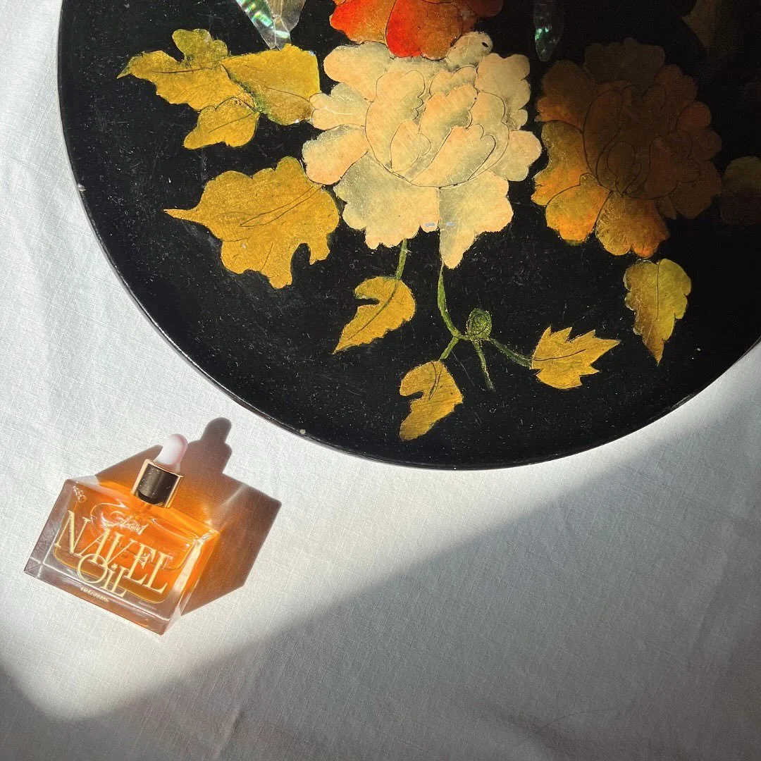 If Amrita One had a totem fruit, it would be the pomegranate. The fruit of the womb 🍇🍒🥝. 

Pomegranate seed oil carries its spirit into our navel oil with a rare omega 5 punicic acid and gentle phytoestrogens that support the womb and soften hormo