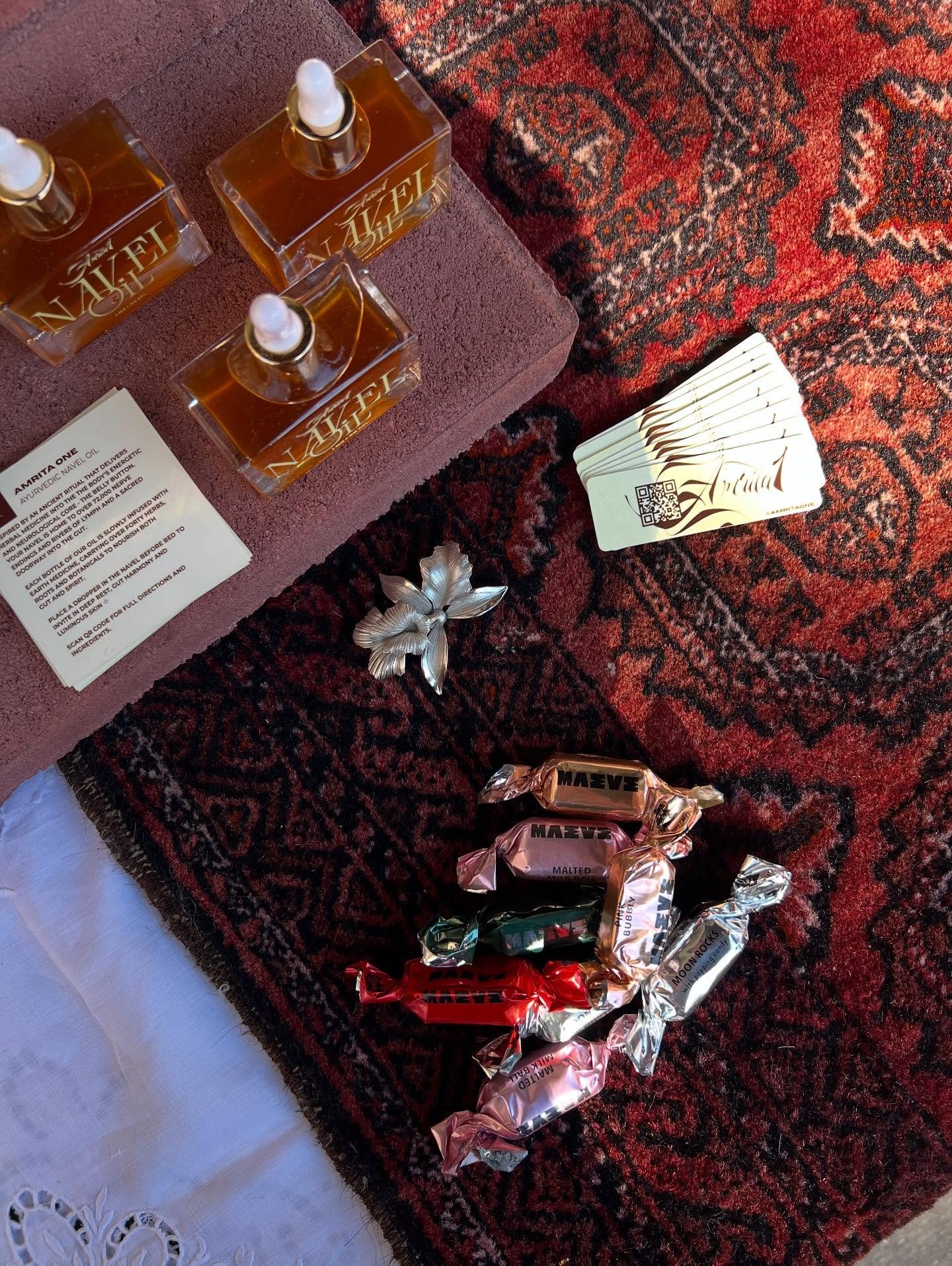 Amrita One ❤️&rsquo;s Su&rsquo;juk ! We got to play at @sujukbrooklyn on the sweetest sunniest Saturday in Fort Greene w the Su&rsquo;juk angels + the best jasmine tea we&rsquo;ve ever tasted by @raazitea &amp; prettiest chocolate bon bons by @maevec