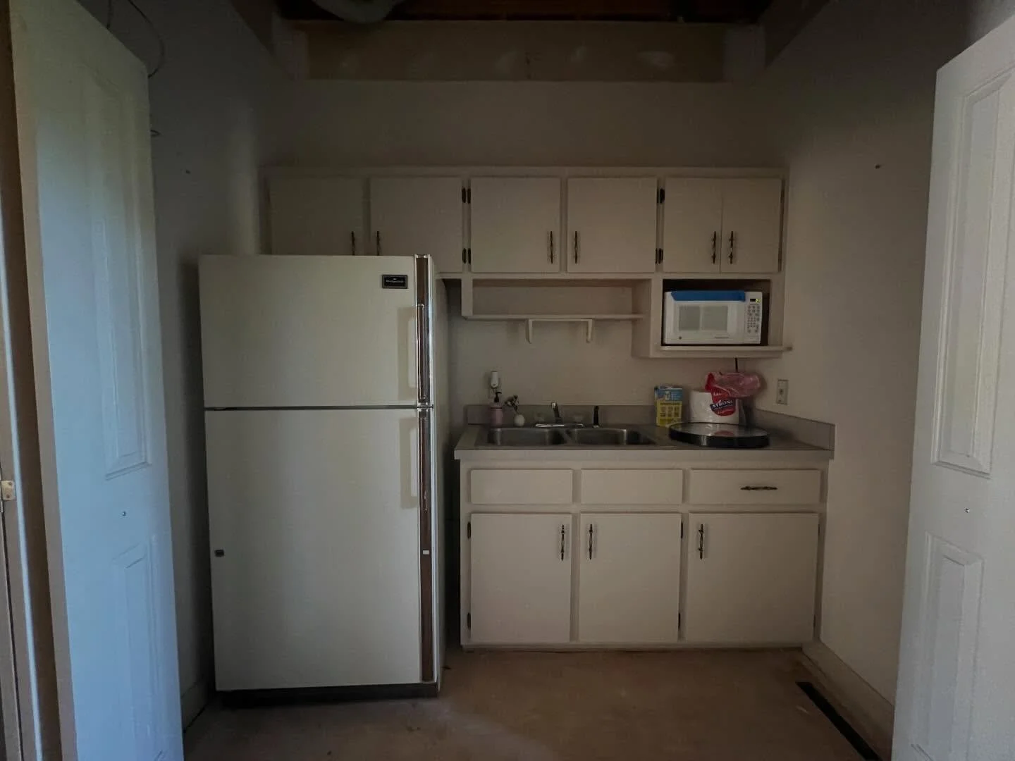For the before and after lovers&hellip;our shared kitchen space 🌿

#interiordesign 
#interiordesignlynchburg 
#oldbuildinglover