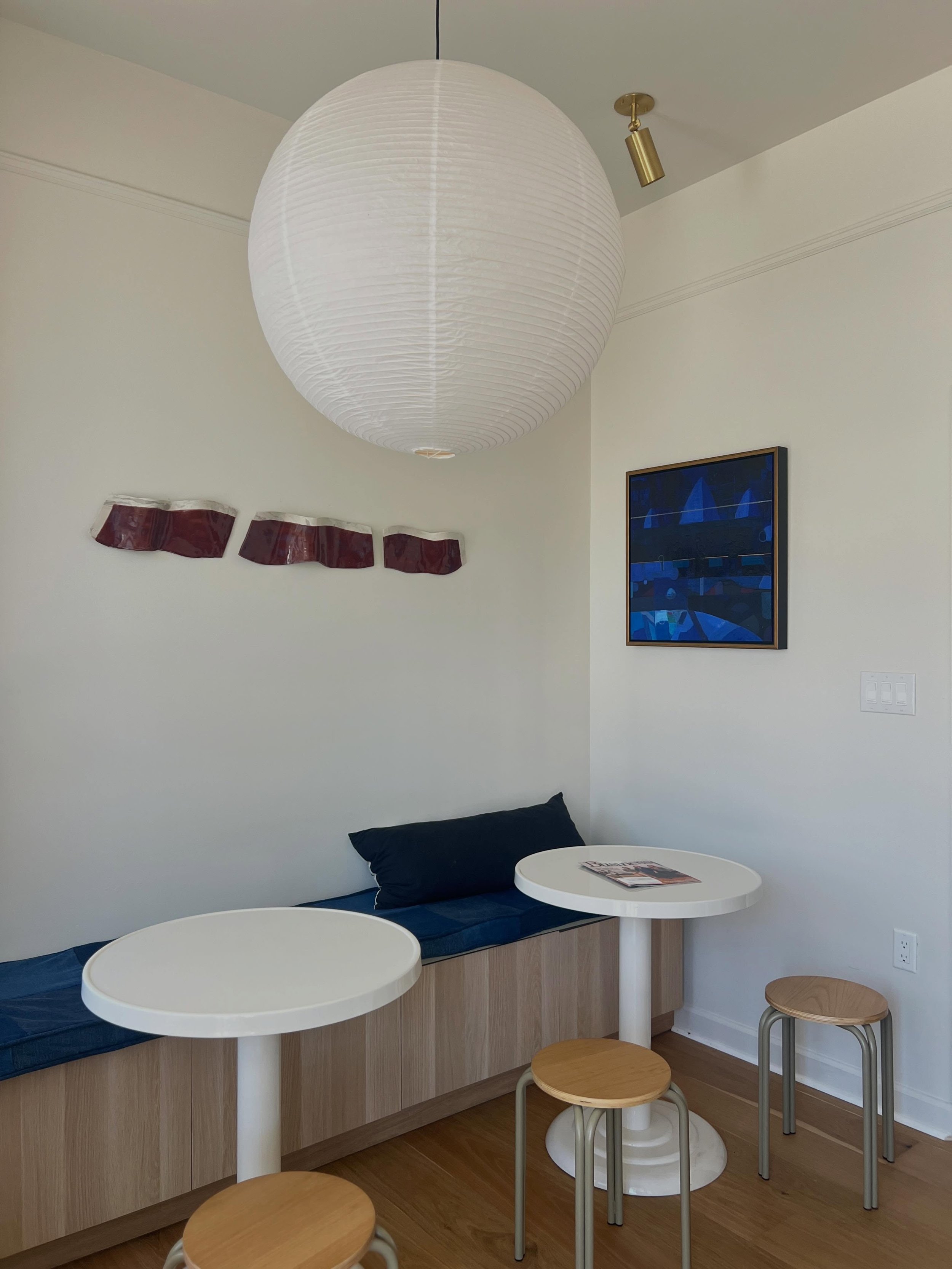 Cozy work nook at our space&hellip;

#thelittlelibrary
#hillcityva
#coworkingspace