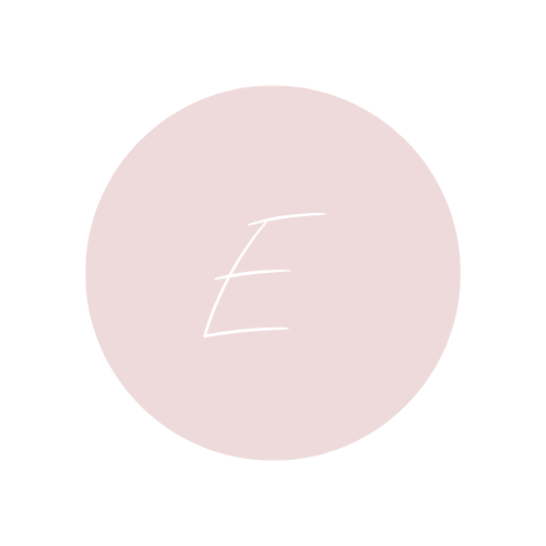Soft pink circle with with E in the centre to represent the R in the REST method by Sleepy Mums, the E stands for Encourage