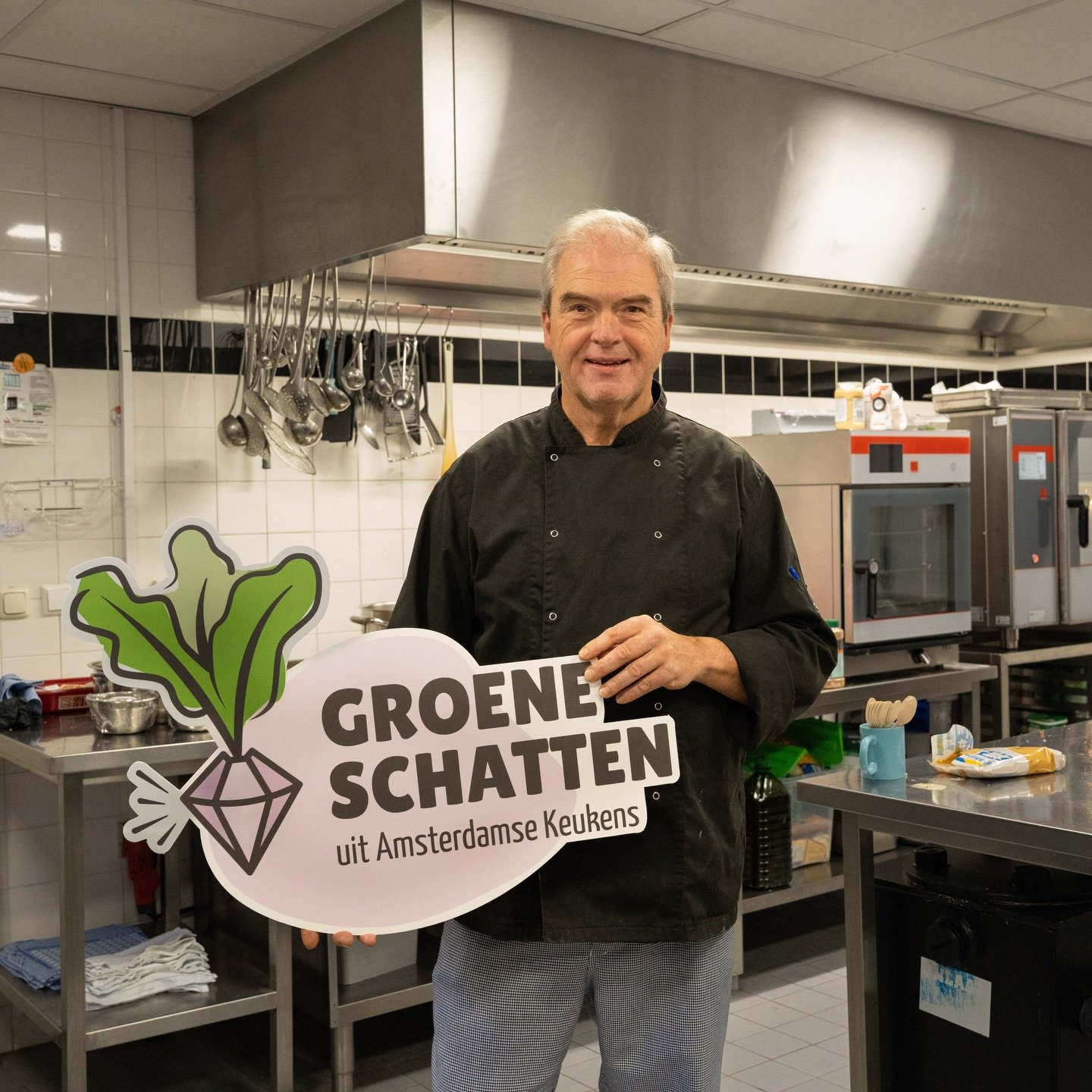 HVO-Querido zet zich iedere dag in voor mensen die ondersteuning nodig hebben om mee te kunnen doen in de stad. Vanuit die betrokkenheid en verbinding brengen zij nu ook hun kracht en enthousiasme mee naar dit project.

Tijdens de coaching sessie gin
