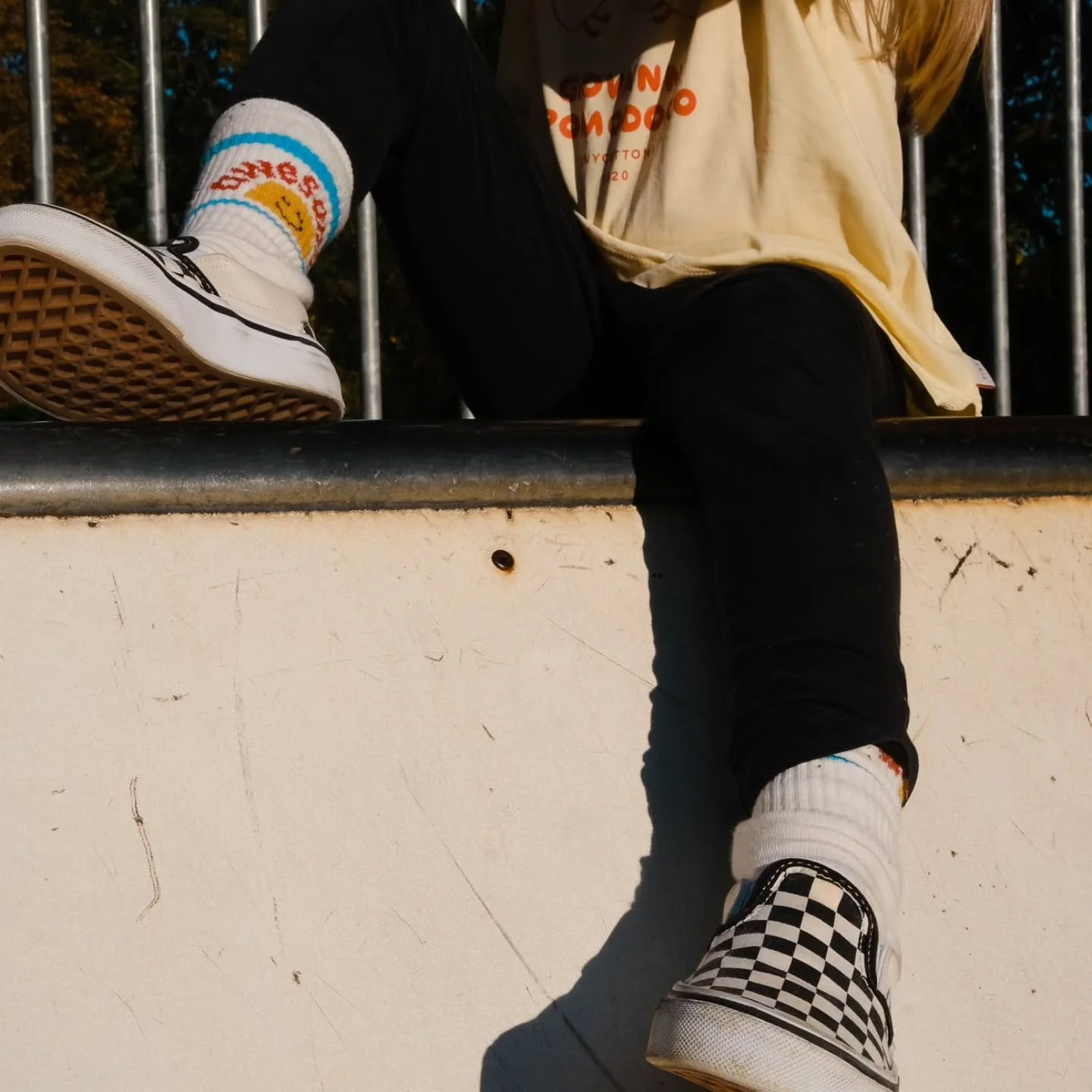 Un corps en mouvement perp&eacute;tuel, une &eacute;nergie qui ne demande qu'&agrave; s'exprimer. L'enfance, c'est cette libert&eacute; de bouger sans se poser de questions, de danser sans musique, de courir vers rien et tout &agrave; la fois.

#mode