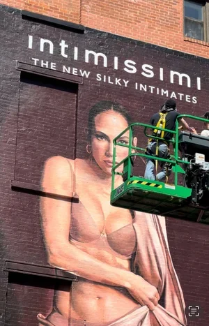Intimissimi x J.Lo Mural